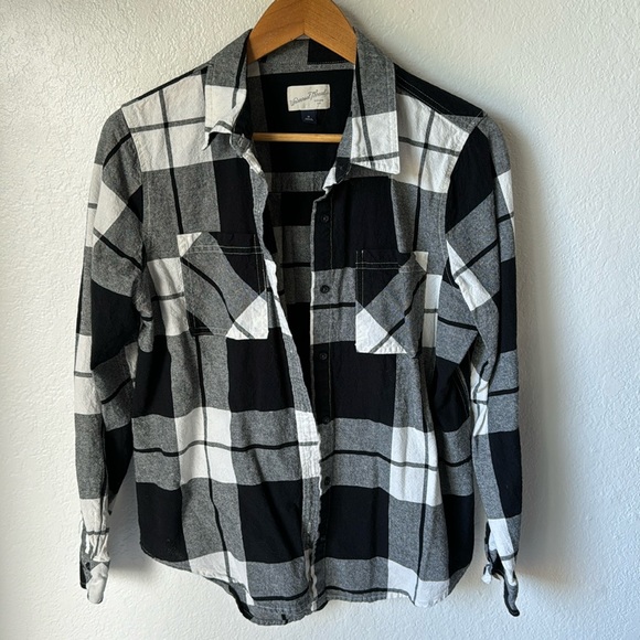Universal Thread Black and‎ White Flannel - Picture 1 of 5